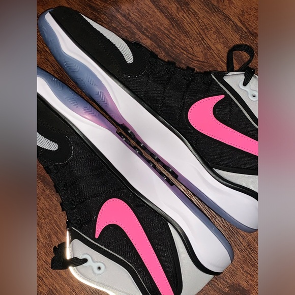 Nike size 11.5 - Picture 9 of 12